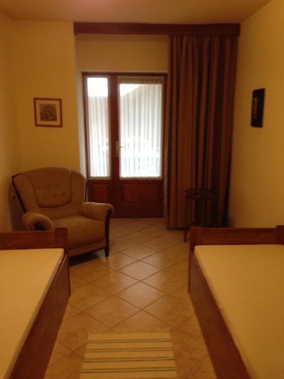 Juhasz Fogado Bed & Breakfast Fonyód Стая снимка
